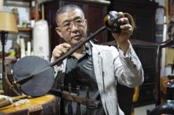 民族乐器研究爱好者单江波 收藏修复老旧乐器 探究复州民间文化